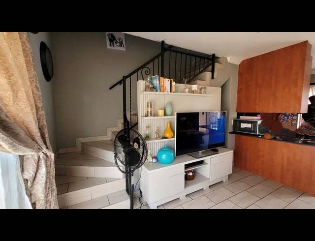 3 BEDROOM TOWNHOUSE FOR SALE IN ANNLIN